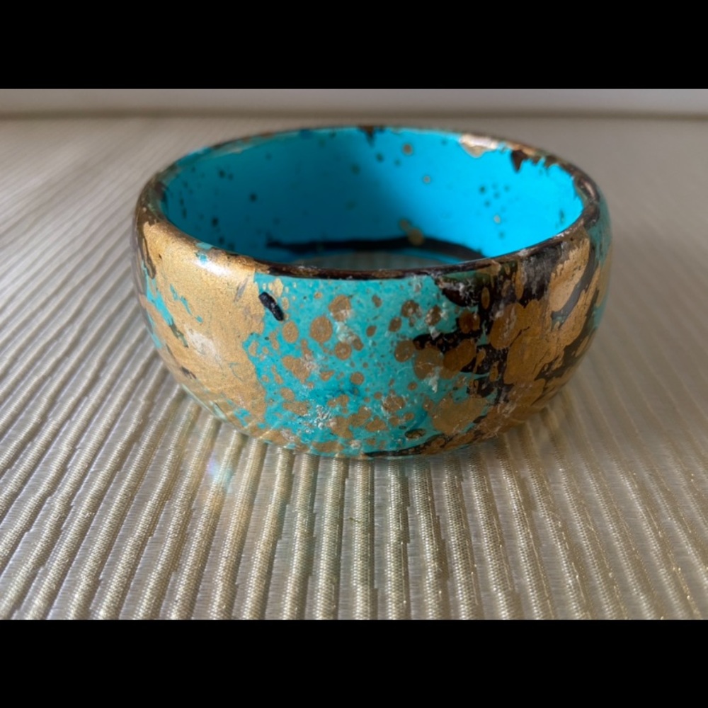 WIDE HAND PAINTED TURQUOISE & GOLD BANGLE BRACELET - Picture 5 of 6